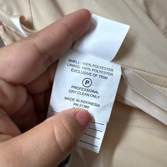 Chic Cream Wedding Dress - Picture 10 of 14